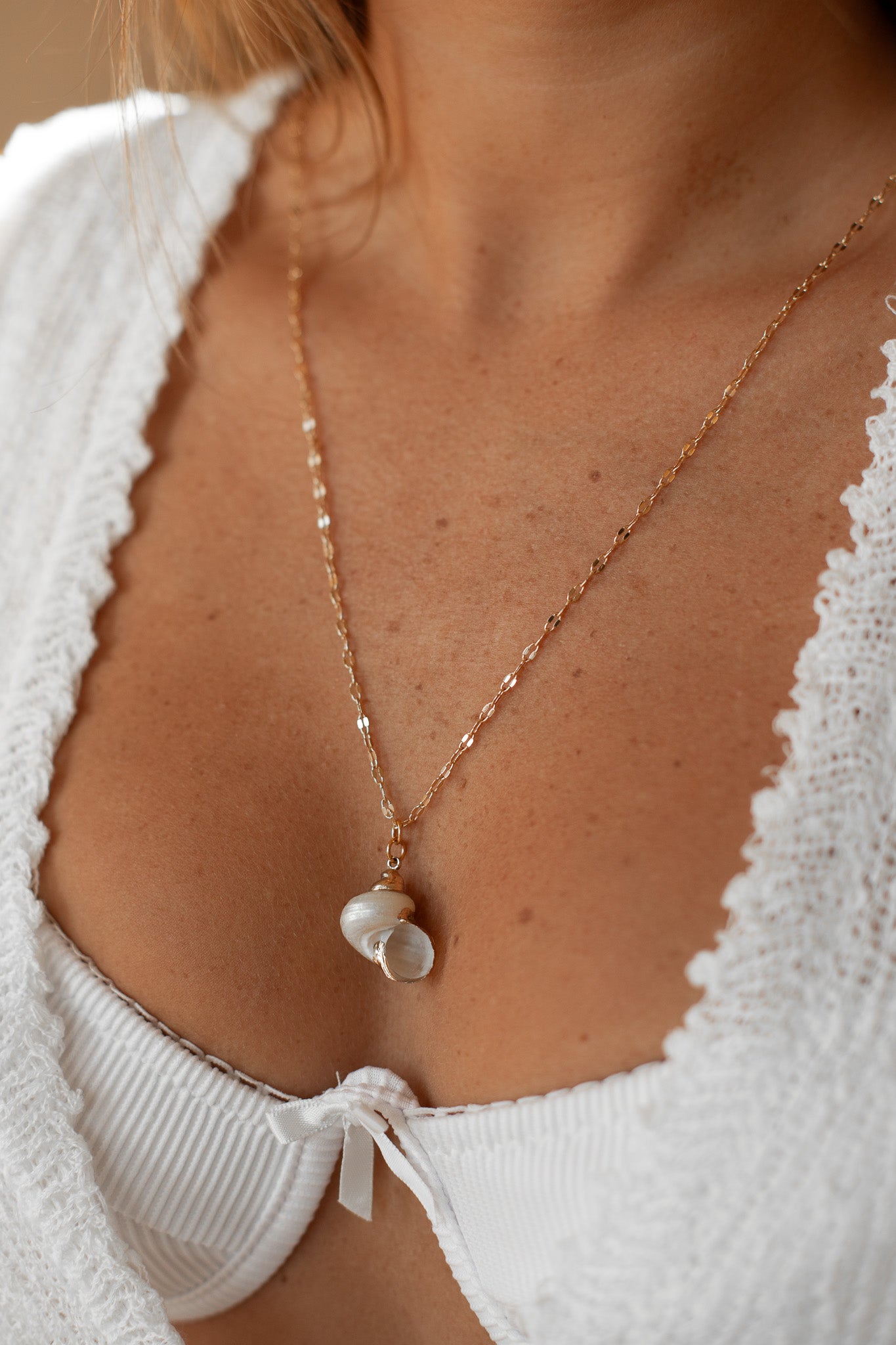 Conch hot sale shell necklace